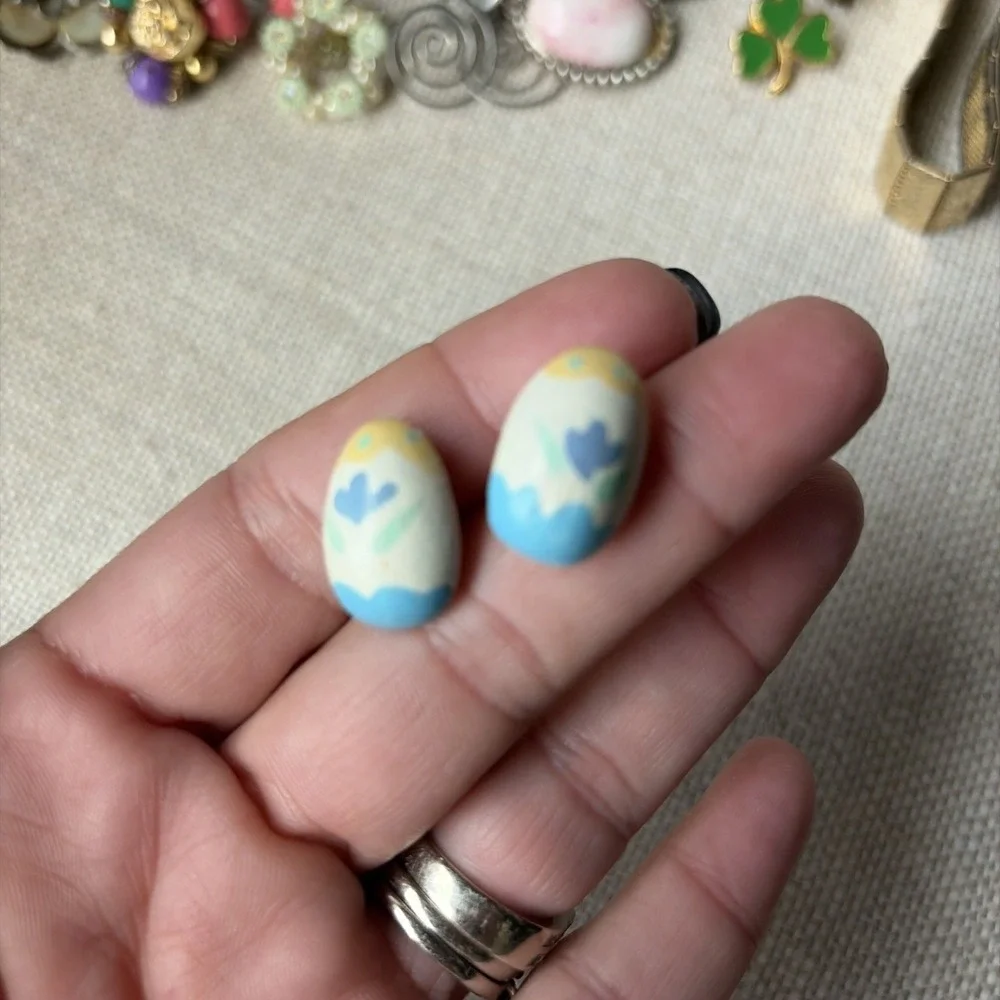 Lot Of 16 Vtg Easter/spring/ St Pats Jewlery- Clip Ons, Bracelets, Pin, Necklace